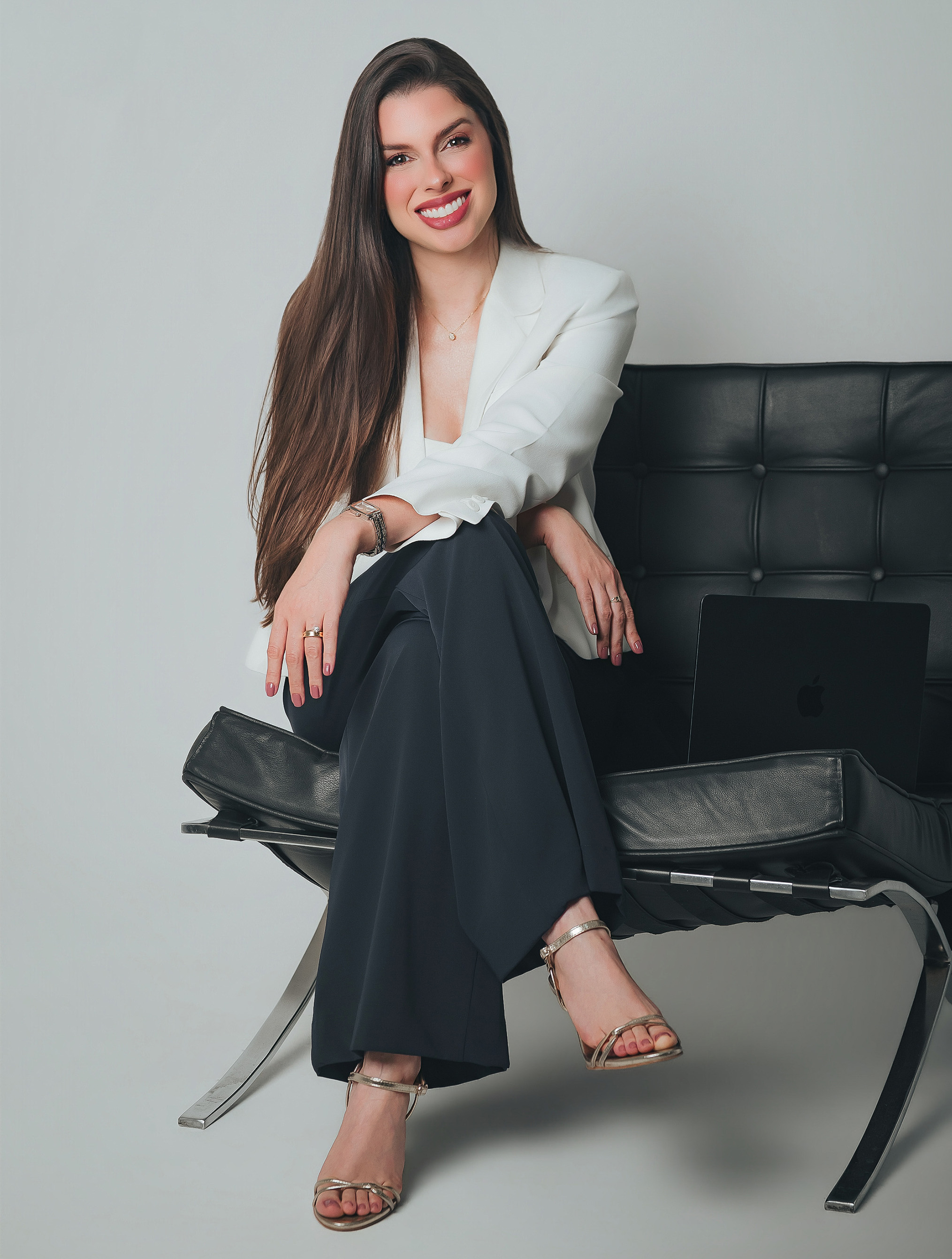 Dra. Suéllen Faria - Celular